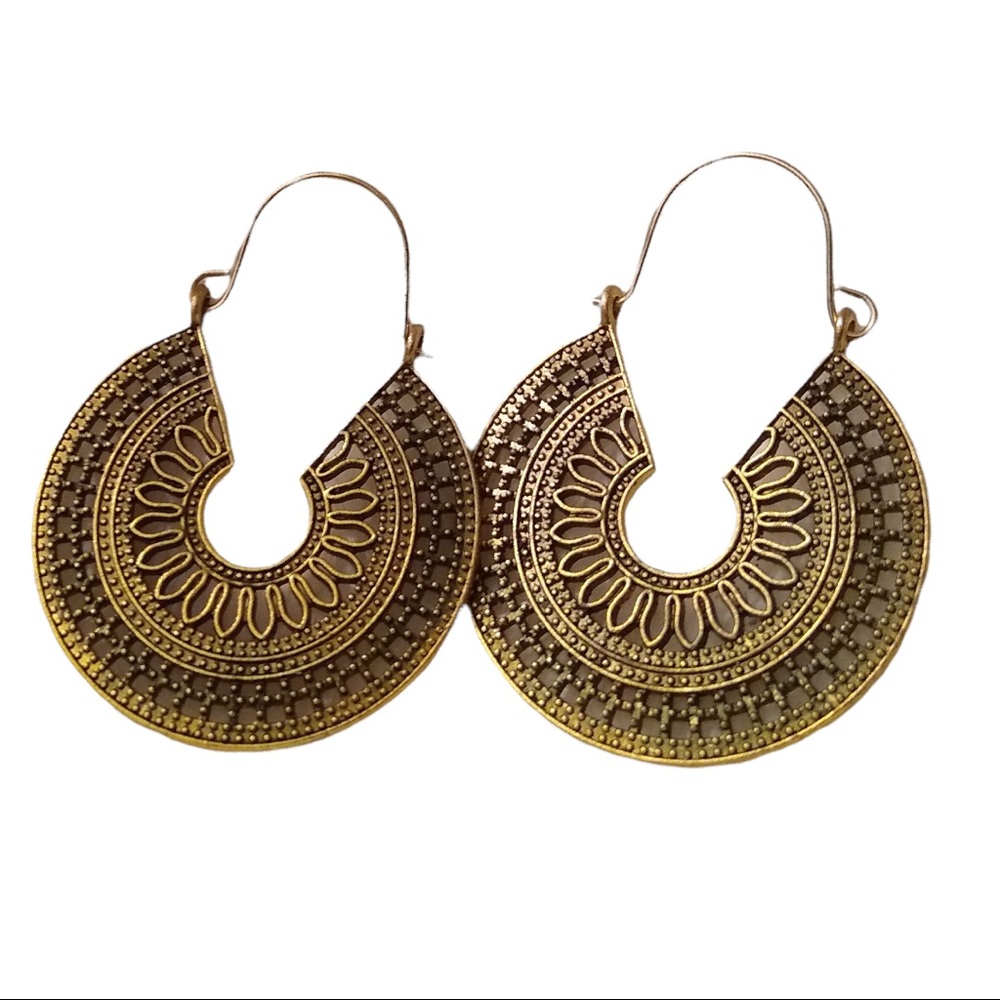 Bohemian hollow out drop earrings (NEW)